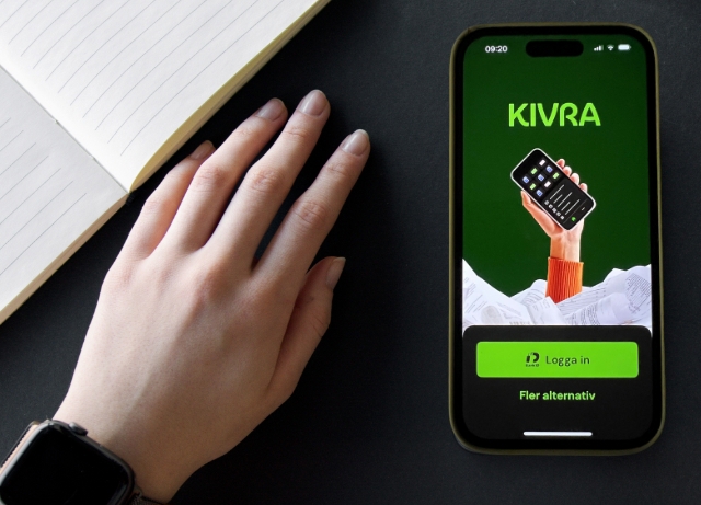 Bild: Canva / montage Mobiltelefon med Kivra-appen öppen